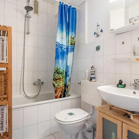 Private Apartment *